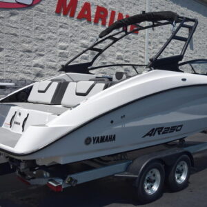 2025 Yamaha Boats AR250
